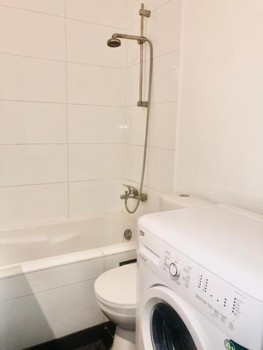 Ixelles: Superbe Appartement, Idealement Situe Брюксел Екстериор снимка